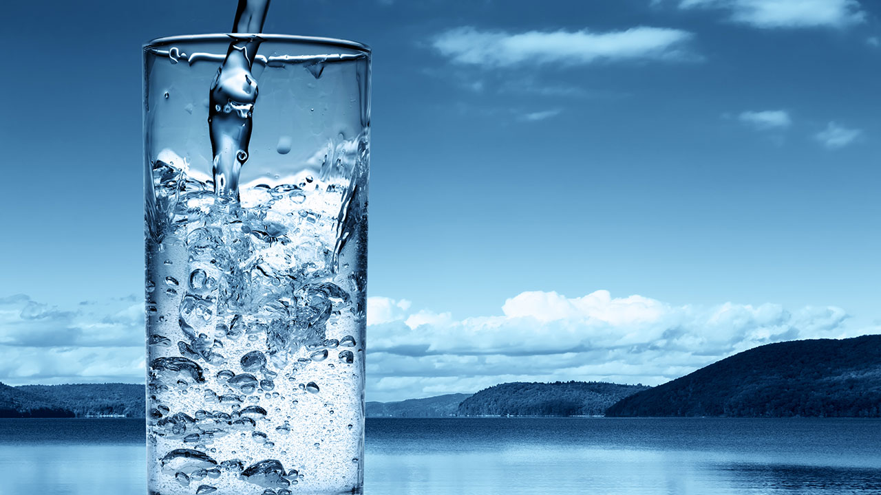 Agua ionizada. Glass-of-water
